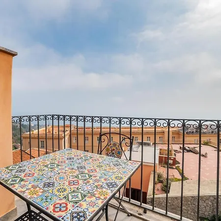 Casa Umberto I , Centro *